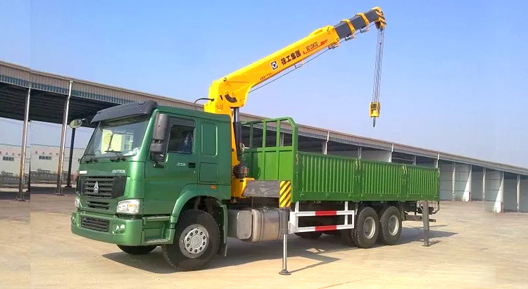 Camion-grue monté Sinotruck Howo