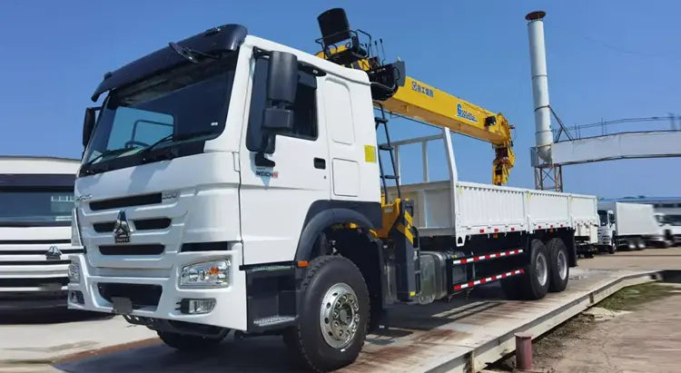 Camion-grue monté sur camion Sinotruck Howo 6×4 5 tonnes