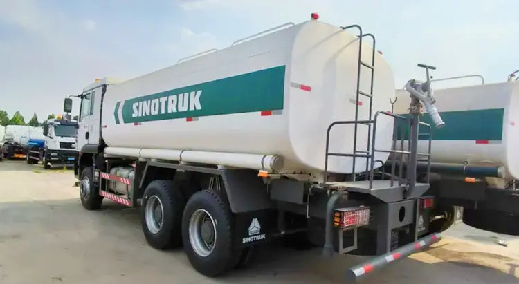 Camion-citerne à eau Sinotruck Howo TX 6x4